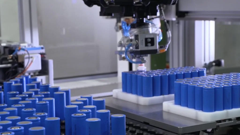 Yüksek voltajlı batarya enerji depolama sistemi afişi